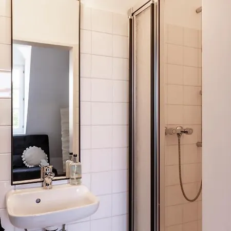 Lägenhet Aussergewoehnliche Wohnung In Historischem Kloster *