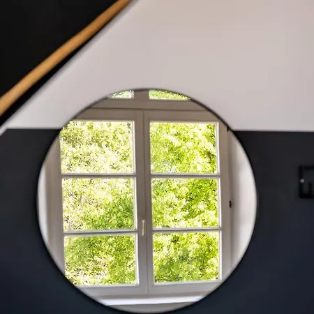 Aussergewoehnliche Wohnung In Historischem Kloster *