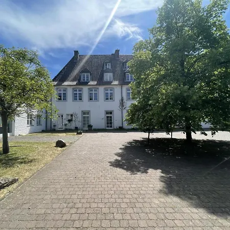 Aussergewoehnliche Wohnung In Historischem Kloster Lägenhet Frechen